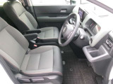 運転席は特等席!シートに汚れもございませんので気持ちよく使用していただけます。