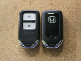 スマートキーです。キーを携帯しているだけで、ドアロックの開閉やエンジンの始動が可能です。
