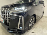 LEDヘッドライトです。デザイン性がよくとても明るいので、夜間の走行や悪天候でも安心です。しかも長寿命!