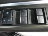 運転席側のパワーウィンドウスイッチです。全ての窓の開閉操作ができます。