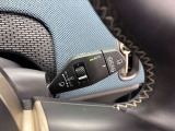 MINIのETCは、ルームミラー一体型内蔵型の採用が大きな特徴です。車載器を別で設置する必要がないため運転席まわりがすっきり美しく保たれ、ミラーの端にあるインジケーターでカードの挿入状態を確認できます。