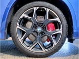 BMW純正アルミホイールです。納車時にはアルミホイールコーティングも承っております!是非ご検討下さいませ。