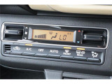 オートエアコン付です。簡単操作で快適に車内温度をコントロールします。