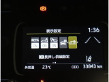 【レーンディパーチャーアラート】道路の白線をカメラで認識。ウインカー出さずに車線を逸脱する場合、ブザーとディスプレイ警告。