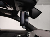 ☆BMWのルームミラーには自動防眩機能が備わっております。後続車のヘッドライトの明るさで幻惑されるのを防止☆