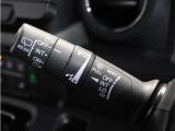 【バリアブル間欠ワイパースイッチ】車速に応じてワイパーの間隔を自動的に調整する機能。雨の量や車速に応じてワイパーの間隔を最適化し、視界を確保することができます。
