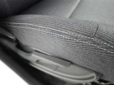 運転席の座面はお好みの高さに調整もできます♪
