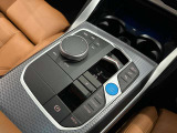 I-driveコントローラーでモニター部分を操作します。直感的に使用することが可能です。