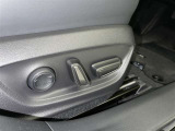 パワーシート搭載。微妙な調整が手軽にでき、ピッタリのポジションで運転することが可能です。