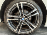 BMWならではの卓越した走りを支えるホイールと足回りです!日本車の走りに慣れている方にもぜひ体感して頂きたいほど、高いレベルでまとまっています!