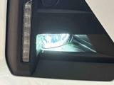 LEDフォグランプ LEDの明るい光が霧の発生や悪天候時に視界確保をサポートします!更にフロントLEDイルミネーションランプで昼間の視認性を高めます。