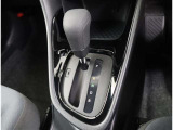 シフトパターンです。電気式のパーキングブレーキを採用してます。また車種・グレードによっては走行モードも変える事も!