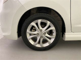 機敏さを引き立てる純正アルミ 165/60 R15 装着!