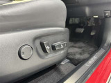 パワーシート搭載。微妙な調整が手軽にでき、ピッタリのポジションで運転することが可能です。