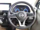 運転が楽しくなる明るく開放的な運転席まわりです。