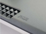 ◆助手席エアバッグ◆SRSエアバッグは、シートベルトだけでは防ぎきれない衝突時の衝撃から乗員を守るための安全装置。衝突時に瞬時に膨らみ、頭部や胸部がダッシュボードに直接衝突するのを防ぎます。