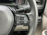 スイッチ操作で一定速度に走行を制御。加速、減速の少ない高速道路などでの運転をより快適にするクルーズコントロールを装備。