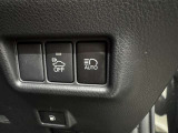 オートマチックハイビームとは、先行車や対向車のライトを認識し、ハイビームとロービームを自動で切り替える機能です。夜道の視界を確保します。詳細は販売店スタッフまでおたずねください。