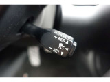 【クル-ズコントロ-ル】・・・高速道路などで一定速度でのクルージングが可能。 余分なアクセル操作を減らし、ドライバーの負担を軽減。 燃費の向上にも貢献します。
