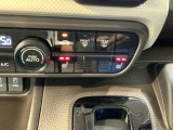 運転席と助手席には寒い時期に大活躍のシートヒーター付です。