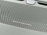 【harman kardon】ハーマンカードンのHi-Fiスペシャリストと共に、モデル別に開発・設計された専用チューニングが臨場感溢れる音響空間を実現しています。