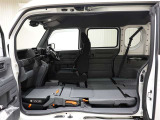 愛媛トヨタでは愛媛県内東予・中予・南予8店舗で中古車を展示しております。もちろん自社整備工場にてメンテナンスやアフターサービスまでプロのスタッフが対応いたします。お困りのことは何でもご相談ください!