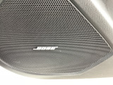 BOSE社との共同開発により室内空間に最適な音響チューニングを施し、クリアで臨場感のあるダイナミックサウンドをお楽しみいただけます。