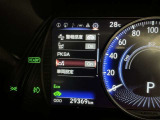 隣車線を走る車両をレーダーで検知し、ドアミラーでは確認しにくい後側方エリアに存在する車両に加え、急接近してくる車両も検知します。車両を検知するとドアミラーに搭載されたLEDインジケーターが点灯します。