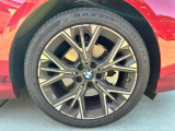 BMW純正アルミホイールです。納車時にはアルミホイールコーティングも承っております!是非ご検討下さいませ。