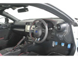視界にこだわったフロントパネル!三角窓もあり運転席からの視界もばっちりです!