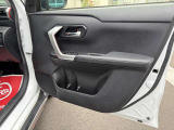 パワーウィンドウのスイッチですよ。運転席に居ながら窓を開け閉めのコントロールできます。