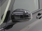 ◆ドアミラーウインカー◆ドアミラーにウインカーを装備しています。対向車に自身の進行方向を合図し安全に運転できます。