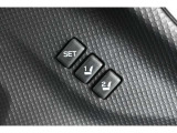 運転席シートポジションメモリー機能 : リフター、チルト、リクライニングの各ポジションを自動的に再現できます