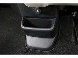 運転席と助手席の間にセンターロアボックスがあります!