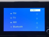Bluetooth(ブルートゥース)接続機能付き。スマートフォンなどからお気に入りの音楽をワイヤレス再生できます。ドライブがさらに楽しくなりますね。