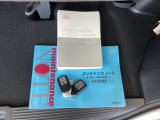 メンテナンスノート【整備記録簿】、取説も揃っています。スマートキーはバッグなどにしまったままボタン操作でエンジンの始動・停止ができて大変便利です。