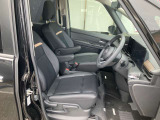 運転席。高さもちょうど良く乗り降りもしやすいです。