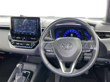 運転席まわりです。 各操作スイッチは使いやすい位置に配置されてます。