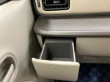 【助手席ドリンクホルダー】使いやすさに配慮したドリンクホルダー