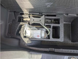 パンク修理、工具レンチ、空気入れです。