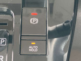 電動ブレーキ&オートホールドでブレーキ力を自動でキープ信号待ちなどの停車時に、ブレーキペダルを踏み続けていなくても自動的にブレーキ力がキープ。ペダルを踏み続けることによる足の疲れを緩和します。