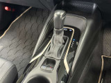 【電動パーキングブレーキ】条件を満たした場合に従来のパーキングボタンやレバーを引かなくてもパーキングに自動的に入り、発進状態の条件を満たした場合には自動でパーキングブレーキが解除されます