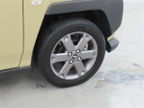 装着タイヤサイズは、165/65R15です。純正アルミホイールを装着しております。