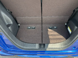 4人乗車で十分な荷物スペースを確保しています。
