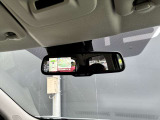 ルームミラーには、上から丸見えアラウンドビューモニターが写るので駐車が苦手な方には便利な装備になりますね♪