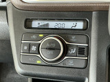 【オートエアコン】AUTOボタンを押してお好みの温度を設定!快適な室温でドライブをお楽しみいただけます♪