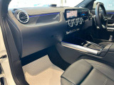 【グローブボックス】グローブボックス内にはETC2.0車載器が装備されております。普段外部から見えない位置に御座いますので、ご安心してお使え頂けます。