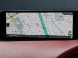 マツダコネクトの10.25インチワイドセンターディスプレイです。『Android Auto』『Apple CarPlay』や独自のコネクテッドサービスに対応したインターフェイスシステムです。
