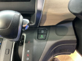 【eコンスイッチ】低燃費運転をサポートするECONモード。スイッチをONすると、エンジンやトランスミッション、A/Cなどを協調制御し、燃費の向上に貢献。エコドライブの効果を高めます。
