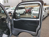 運転席側ドア内部です。